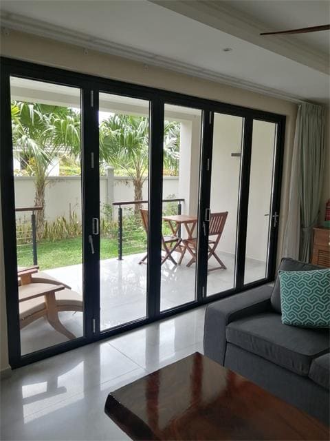 Villa con puerta plegable serie BLD-75