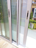 Puerta corredera de aluminio con doble cristal para salón