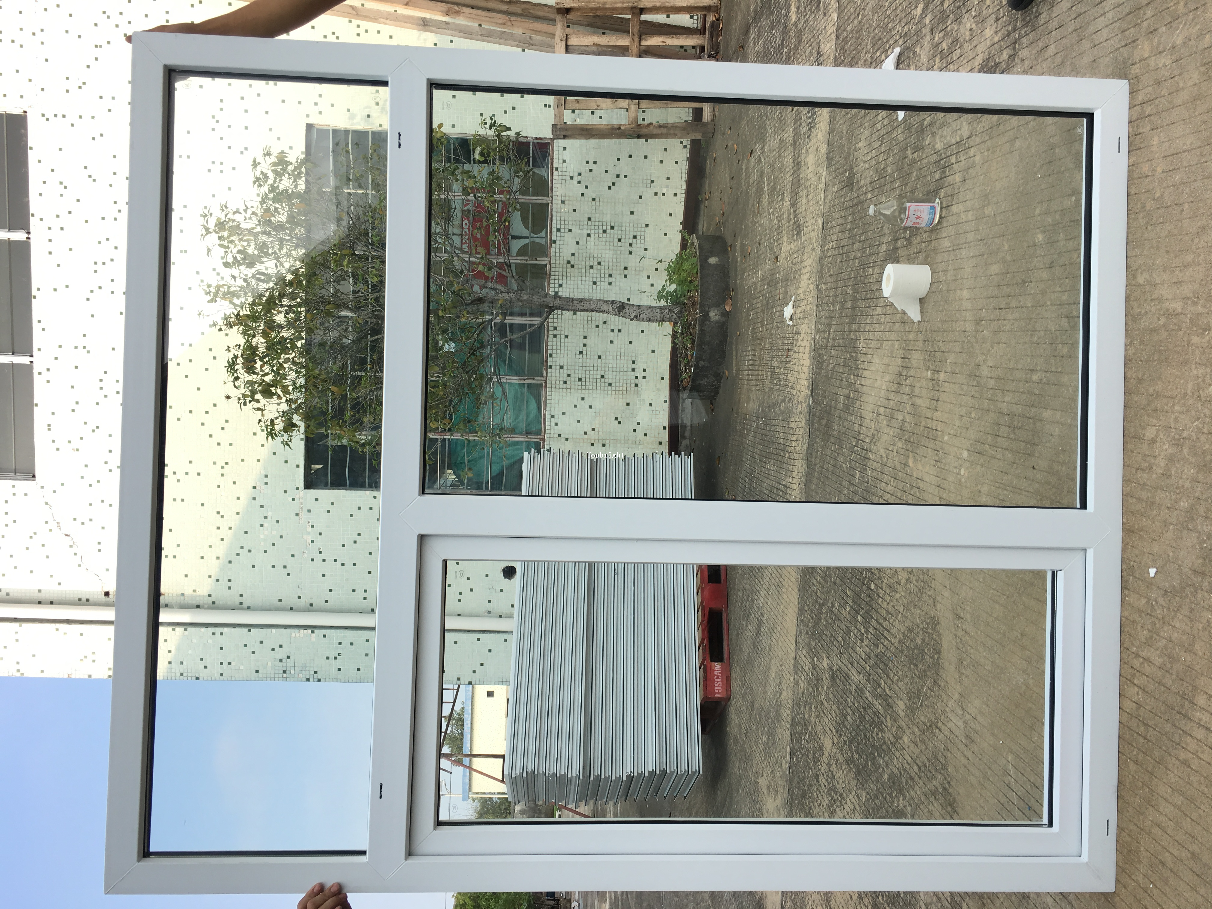 Ventana abatible de PVC para proyecto de construcción comercial TP-W-CM001